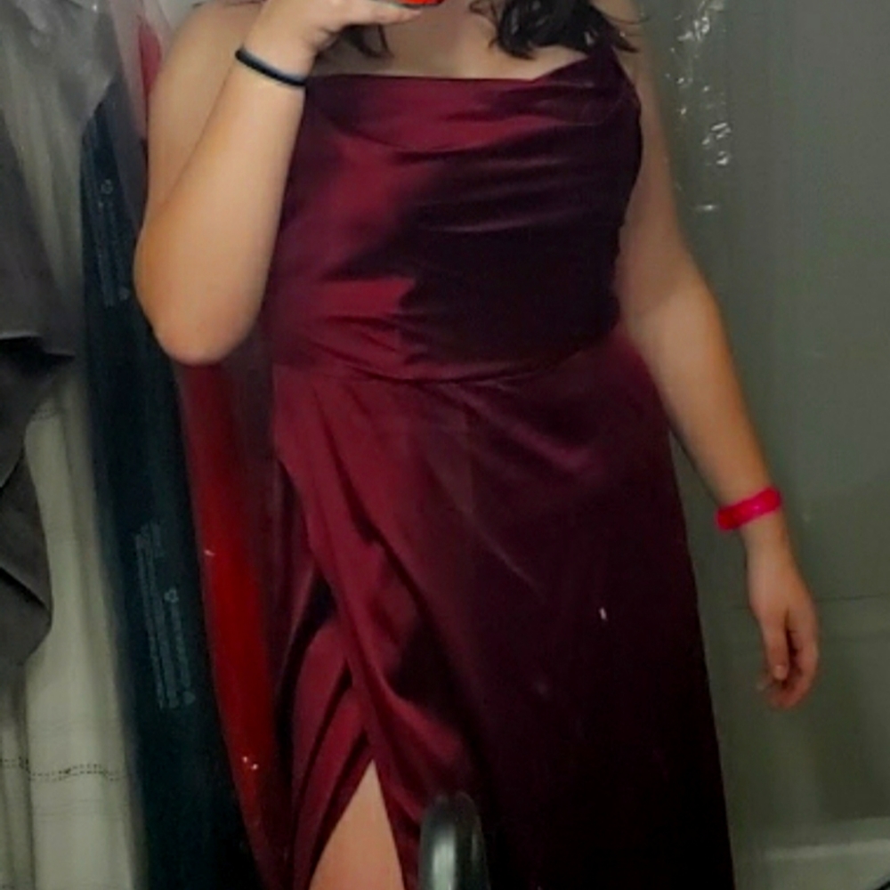 Davids Bridal Maroon Bridesmaid Homecoming Prom Dress Size 16
